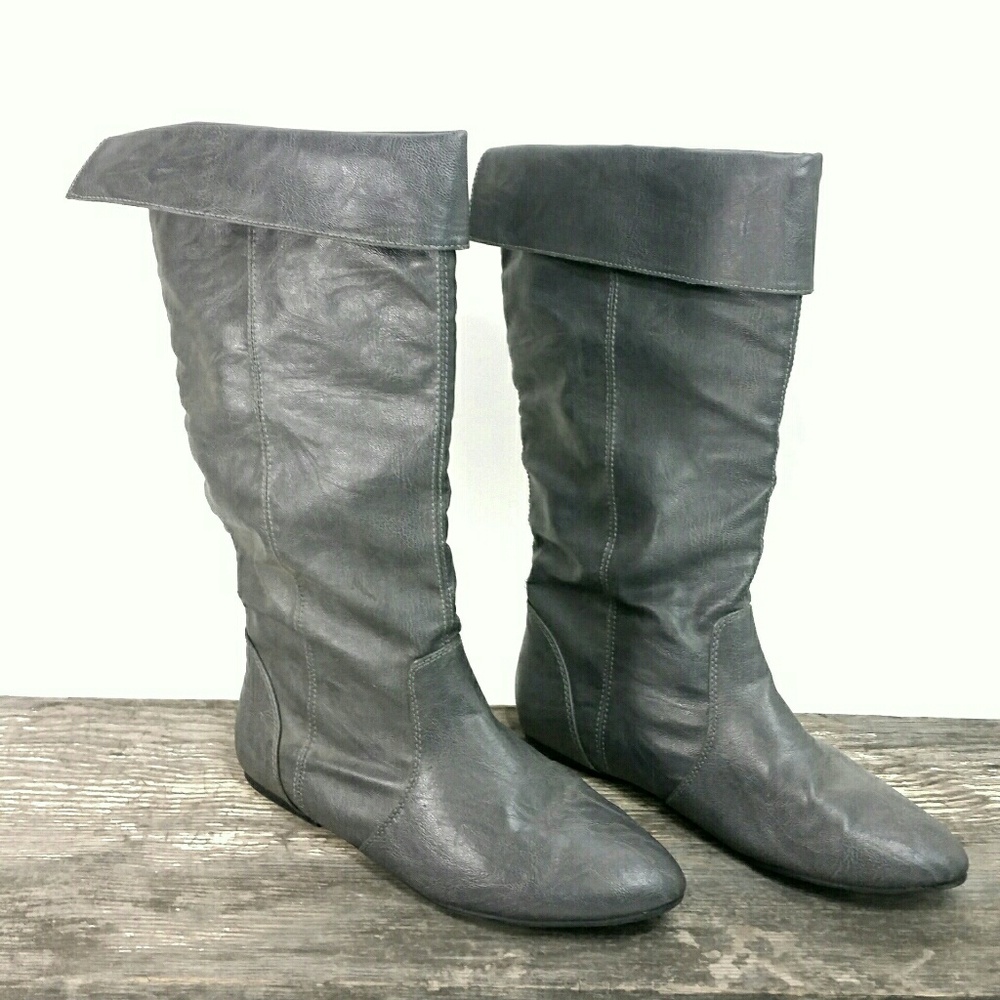 9 Gray SODA Flat Boots Like New Fall Style